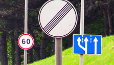 Kelio ženklai Geležinio Vilko gatvėje, Vilniuje