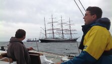 Jachtos &bdquo;Lietuva&ldquo; įgulos sutikimas su &bdquo;Sedov&ldquo; burlaiviu.