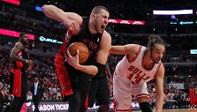 Jonas Valančiūnas ir Joakimas Noah