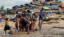 Persekiojami rohinjai i&scaron; savo &scaron;alies bėga į Banglade&scaron;ą