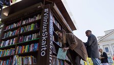 Luki&scaron;kių aik&scaron;tėje atidaryta skaitykla po atviru dangumi &bdquo;Vilnius skaito&ldquo;