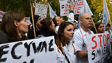 Lenkijoje plečiasi medikų protestai