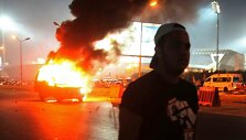 Kaire futbolo aistruoliai susirėmė su policija