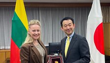 Kra&scaron;to apsaugos viceministrė Greta Monika Tučkutė ir aponijos gynybos viceministras Kiyoshi Serizawa