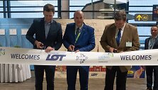 I&scaron; kairės S. Kairys, M. Gelžinis, LOT gen. pardavimų agentas Lietuvoje Raimondas Kesilis