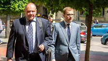 Vytautas Gap&scaron;ys ir jo advokatas Saulius Juzukonis po STT apklausos