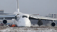 Gedimą patyręs ir avariniu būdu nusileidęs lėktuvas AN-124-100 &bdquo;Ruslan&ldquo;