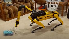 &bdquo;Boston Dynamics&ldquo; robotas-&scaron;uo &bdquo;Spot&ldquo; dabar bus idealus pagalbininkas paauglio kambariui apkuopti