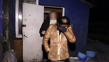 Į degančią krosnį heroino lankstinukus sumetusi nepilnametė įtariamoji