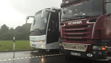 Policija leido krep&scaron;ininkų autobusui įvykio vietą aplenkti kelkra&scaron;čiu.