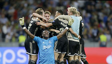 Amsterdamo &bdquo;Ajax&ldquo; futbolininkai džiaugėsi, po ketverių metų pertraukos i&scaron;kopę į Čempionų lygos grupių varžybas.