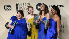 Chrissy Metz, Alexandra Breckenridge, Mandy Moore ir Susan Kelechi Watson
