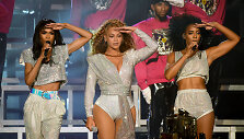 Beyonce su &bdquo;Destiny's Child&ldquo; narėmis Michelle Williams ir Kelly Rowland
