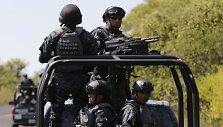 Dingusių studentų ie&scaron;kojo Meksikos policija