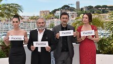 Nuri Bilge Ceylanas (trečias i&scaron; kairės) kartu su &bdquo;Žiemos sapno&ldquo; komanda