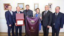 Kauno rajono savivaldybės vadovai su Europos verslo asamblėjos apdovanojimais