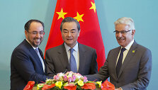 Salahuddinas Rabbani, Wang Yi ir Khawaja Asifas