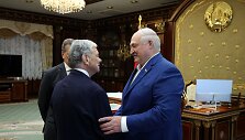 Johnas Coale'as, Aliaksandras Luka&scaron;enka