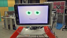 Robotas, treniruojantis senelius