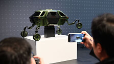 Korėjiečiai sukūrė vaik&scaron;tantį automobilį