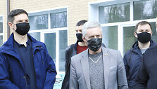 Lietuvos delegacija lankosi atstatomoje mokykloje Avdijivkos mieste Rytų Ukrainoje
