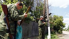 Prorusi&scaron;ki teroristai netoli Krasnyj Limano miestelio, Ukrainoje.