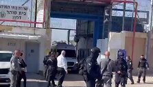 Izraelis paleidžia palestiniečių kalinius mainais į &bdquo;Hamas&ldquo; įkaitus