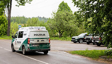 Gudžių kaime Karo policija ir Lietuvos kariuomenė ie&scaron;ko drono