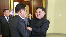 Kim Jong Unas su delegacijos i&scaron; Pietų Korėjos nariais