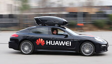 &bdquo;Huawei&ldquo; telefonu valdomas &bdquo;Porsche Panamera&ldquo; automobilis