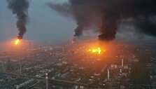 Gaisras &bdquo;Sinopec Shanghai Petrochemical Co.&ldquo; gamykloje