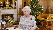 Britanijos karalienė Elizabeth II kalėdinėje kalboje linkės ramybės