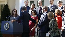Moteris alpsta per Baracko Obamos kalbą