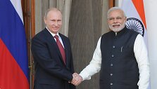 Vladimiras Putinas su Indijos premjeru Narendra Modiu Delyje