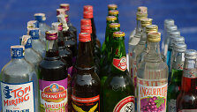 Alkoholinių gėrimų buteliai Indonezijoje