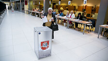 Vilniaus savivaldybėje vyksta i&scaron;ankstinis balsavimas prezidento rinkimų antrajame ture