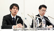 &bdquo;Coincheck&ldquo; prezidentas Koichiro Wada (kairėje)