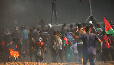 Palestiniečių protestuotojai prie Izraelio sienos