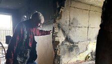 Penktadienio naktį dėl gaisro kaimynės kambaryje evakuoti bendrabučio gyventojai bandė skaičiuoti nuostolius.
