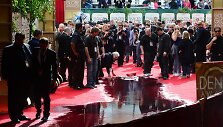 Ant &bdquo;Auksinių gaublių&ldquo; raudonojo kilimo i&scaron;siveržė trūkusio kanalizacijos vamzdžio turinys