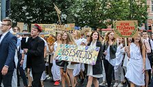 Vilniaus universiteto darbuotojų, studentų ir alumnų eisena į VU rūmus
