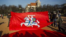 Luki&scaron;kių aik&scaron;tėje &ndash; rekordinio dydžio Vyčio vėliava.