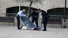 Izraelio policininkai prie nu&scaron;auto palestiniečio kūno
