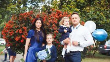 Andrius Rimi&scaron;kis su žmona Vaida ir dukromis Lėja ir Andrėja