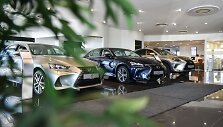 &bdquo;Lexus&ldquo; atstovai Vilniuje atnaujino automobilių saloną