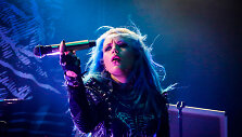 &bdquo;Arch Enemy&ldquo; koncerto akimirka