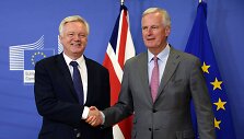 D.Davisas ir M.Barnier