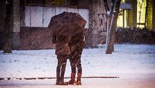 Penktadienio vakaras Vilniuje &scaron;altas ir snieguotas.