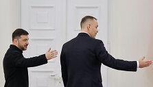 V. Zelenskis ir K. Nawrockis / WOJTEK RADWANSKI / AFP
