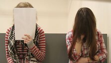  &Scaron;iaulietės gimnazistės Viktorija Vaitiekaitytė ir Viktorija Lietuvninkaitė teismui duoti parodymus panoro po medicinos ekspertų i&scaron;vadų.